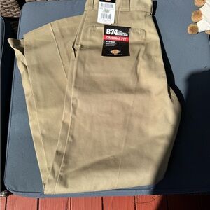 Dickies Men's Original Fit Khaki Pants